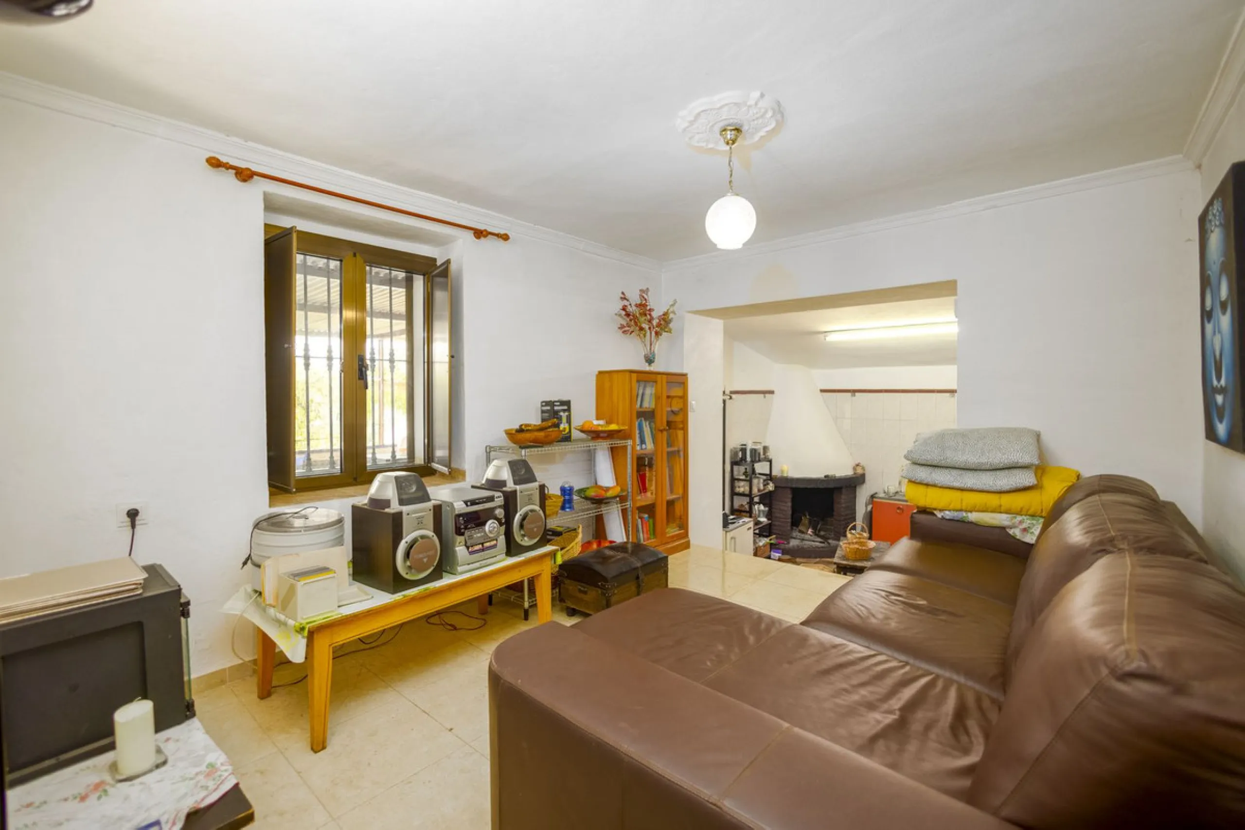 For sale: a characterful and authentic Spanish finca just 15 minutes from the lively village of Pizarra, right in the heart of Andalusia. This unique property boasts an impressive 63,766 m² of private land and features two fully independent homes — ideal 