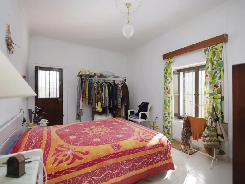 For sale: a characterful and authentic Spanish finca just 15 minutes from the lively village of Pizarra, right in the heart of Andalusia. This unique property boasts an impressive 63,766 m² of private land and features two fully independent homes — ideal 