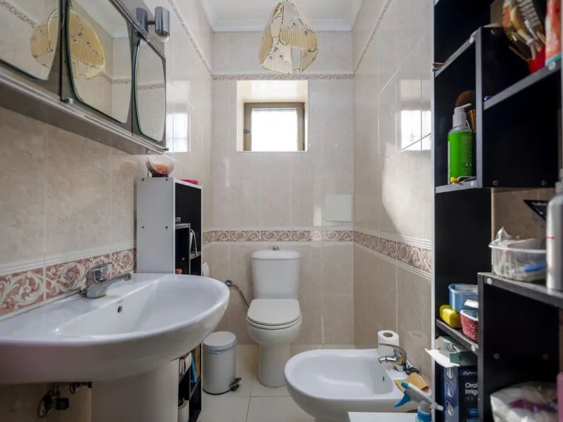 For sale: a characterful and authentic Spanish finca just 15 minutes from the lively village of Pizarra, right in the heart of Andalusia. This unique property boasts an impressive 63,766 m² of private land and features two fully independent homes — ideal 