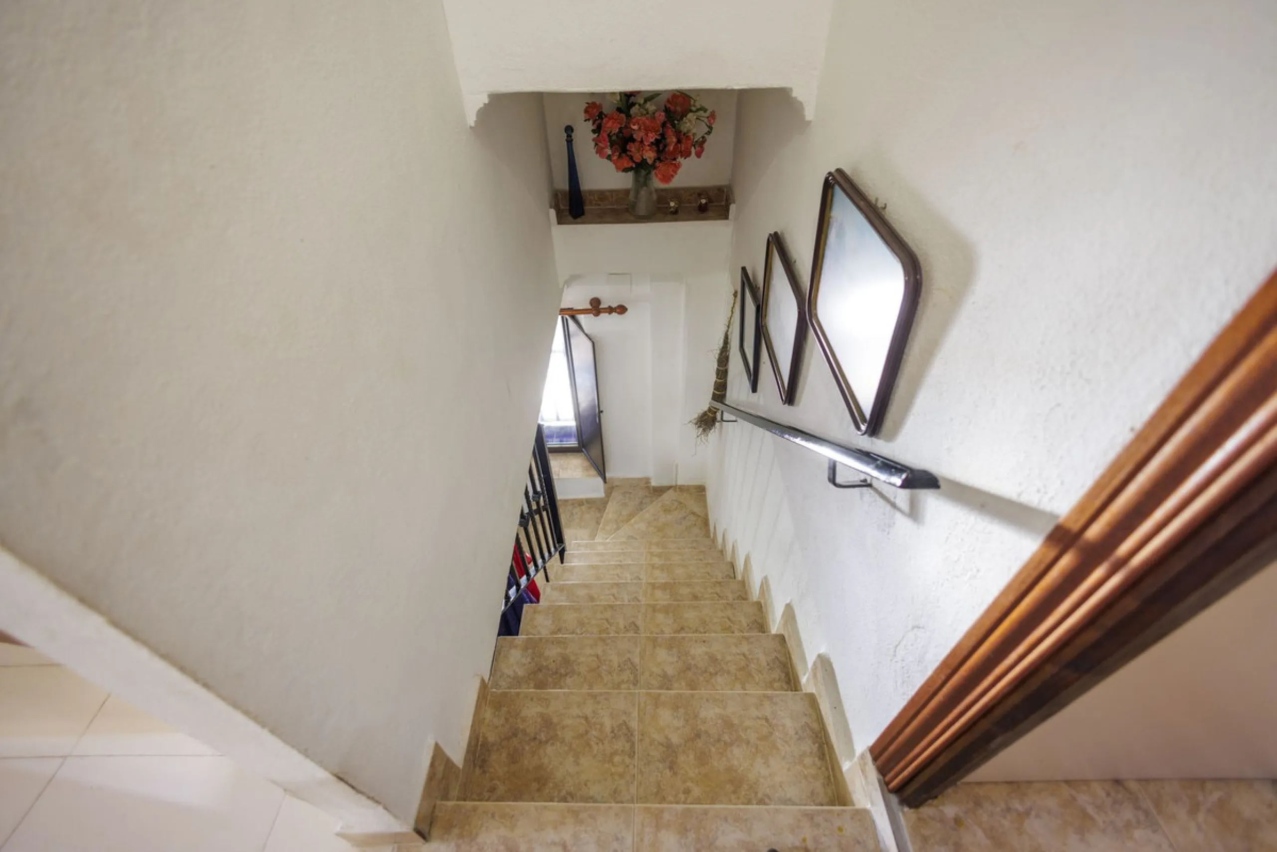 For sale: a characterful and authentic Spanish finca just 15 minutes from the lively village of Pizarra, right in the heart of Andalusia. This unique property boasts an impressive 63,766 m² of private land and features two fully independent homes — ideal 