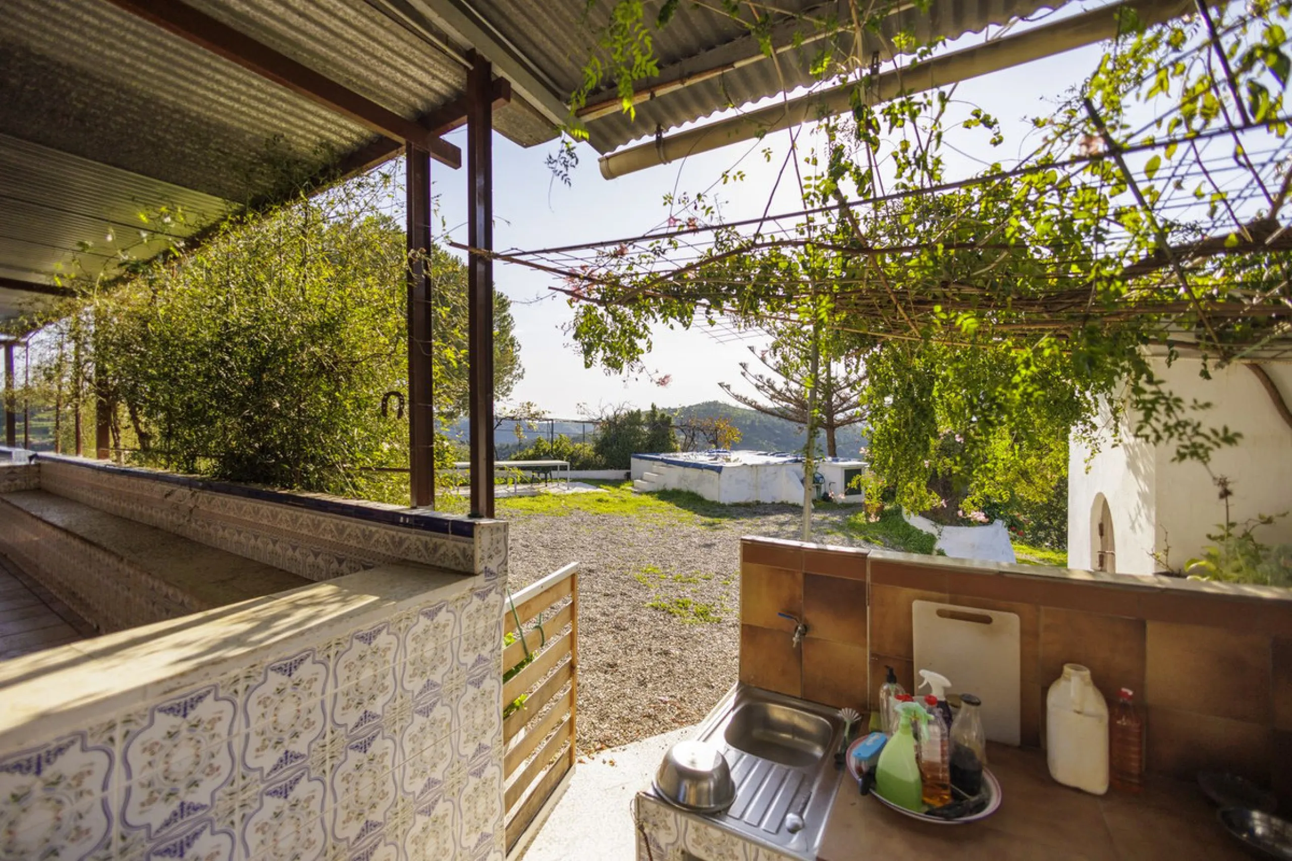 For sale: a characterful and authentic Spanish finca just 15 minutes from the lively village of Pizarra, right in the heart of Andalusia. This unique property boasts an impressive 63,766 m² of private land and features two fully independent homes — ideal 
