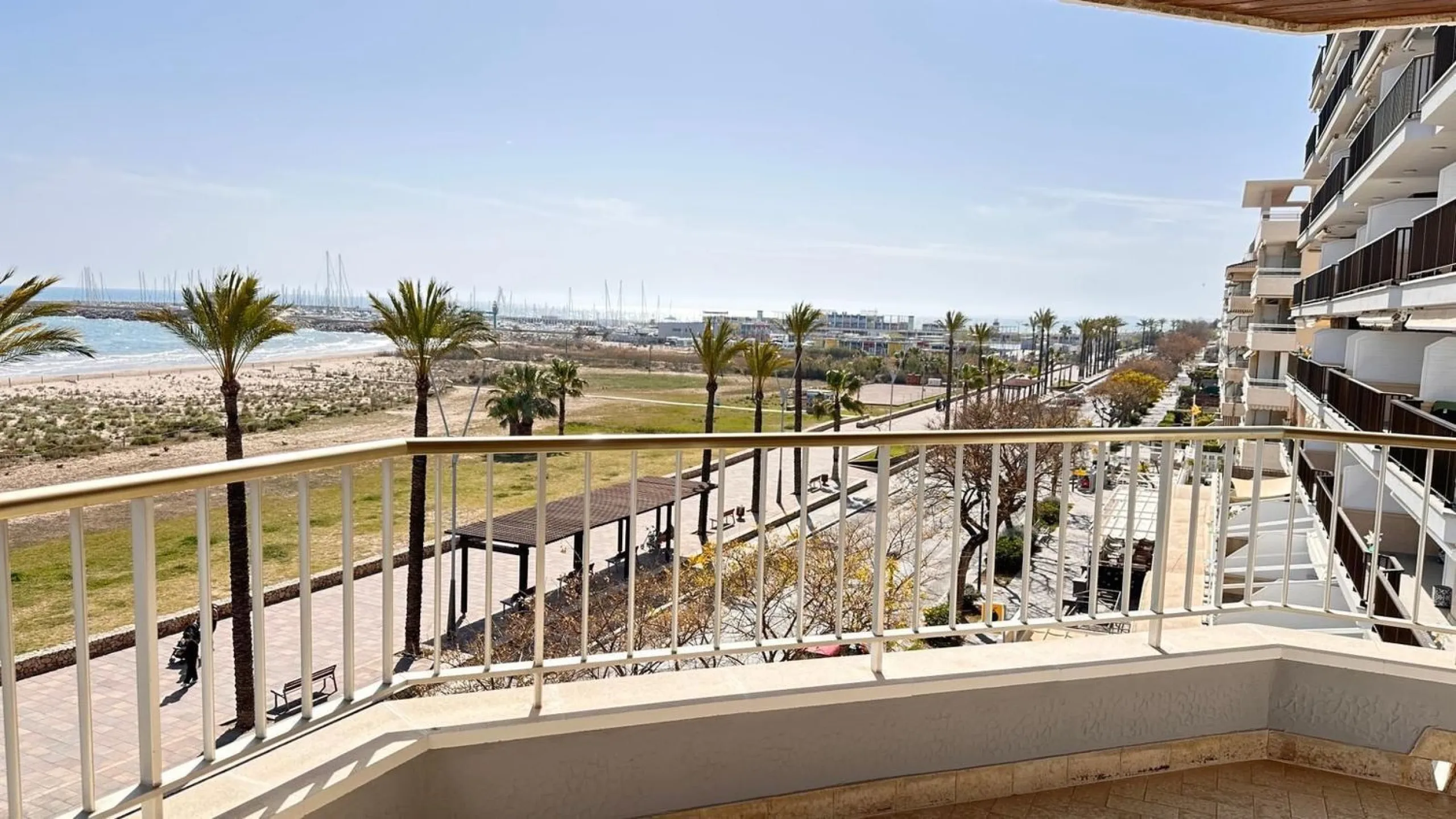 Frontline sea view apartment in Segur de Calafell