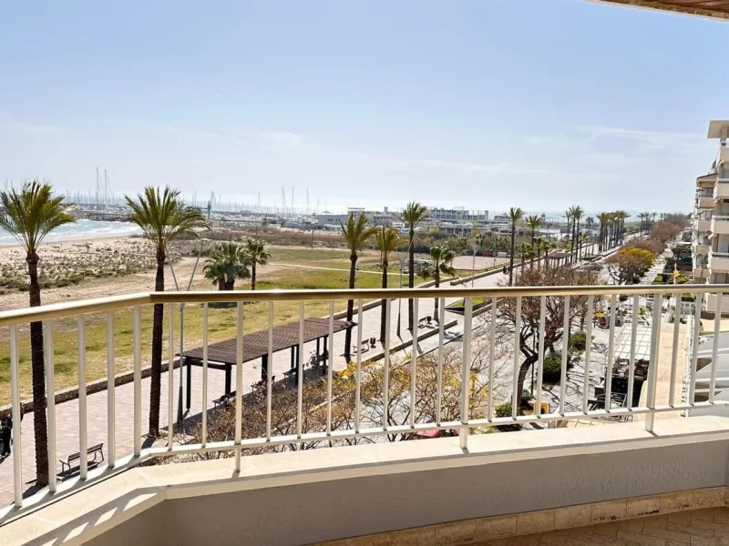 Frontline sea view apartment in Segur de Calafell