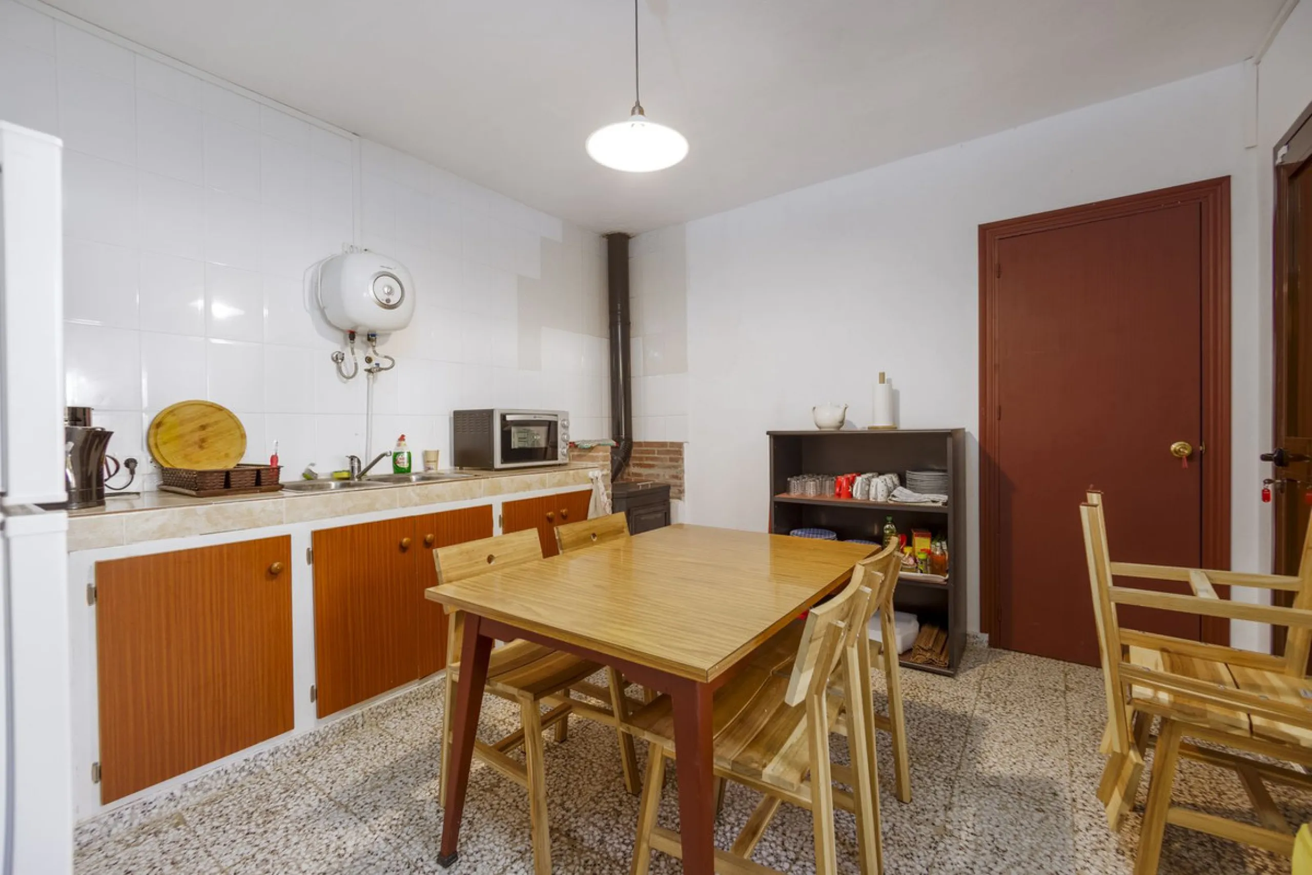 For sale: a characterful and authentic Spanish finca just 15 minutes from the lively village of Pizarra, right in the heart of Andalusia. This unique property boasts an impressive 63,766 m² of private land and features two fully independent homes — ideal 