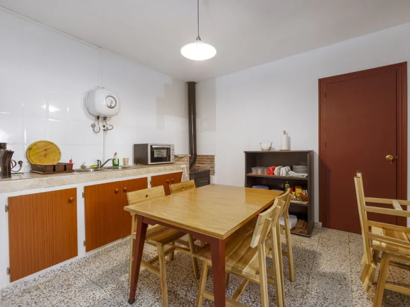 For sale: a characterful and authentic Spanish finca just 15 minutes from the lively village of Pizarra, right in the heart of Andalusia. This unique property boasts an impressive 63,766 m² of private land and features two fully independent homes — ideal 