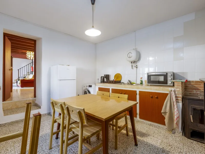 For sale: a characterful and authentic Spanish finca just 15 minutes from the lively village of Pizarra, right in the heart of Andalusia. This unique property boasts an impressive 63,766 m² of private land and features two fully independent homes — ideal 