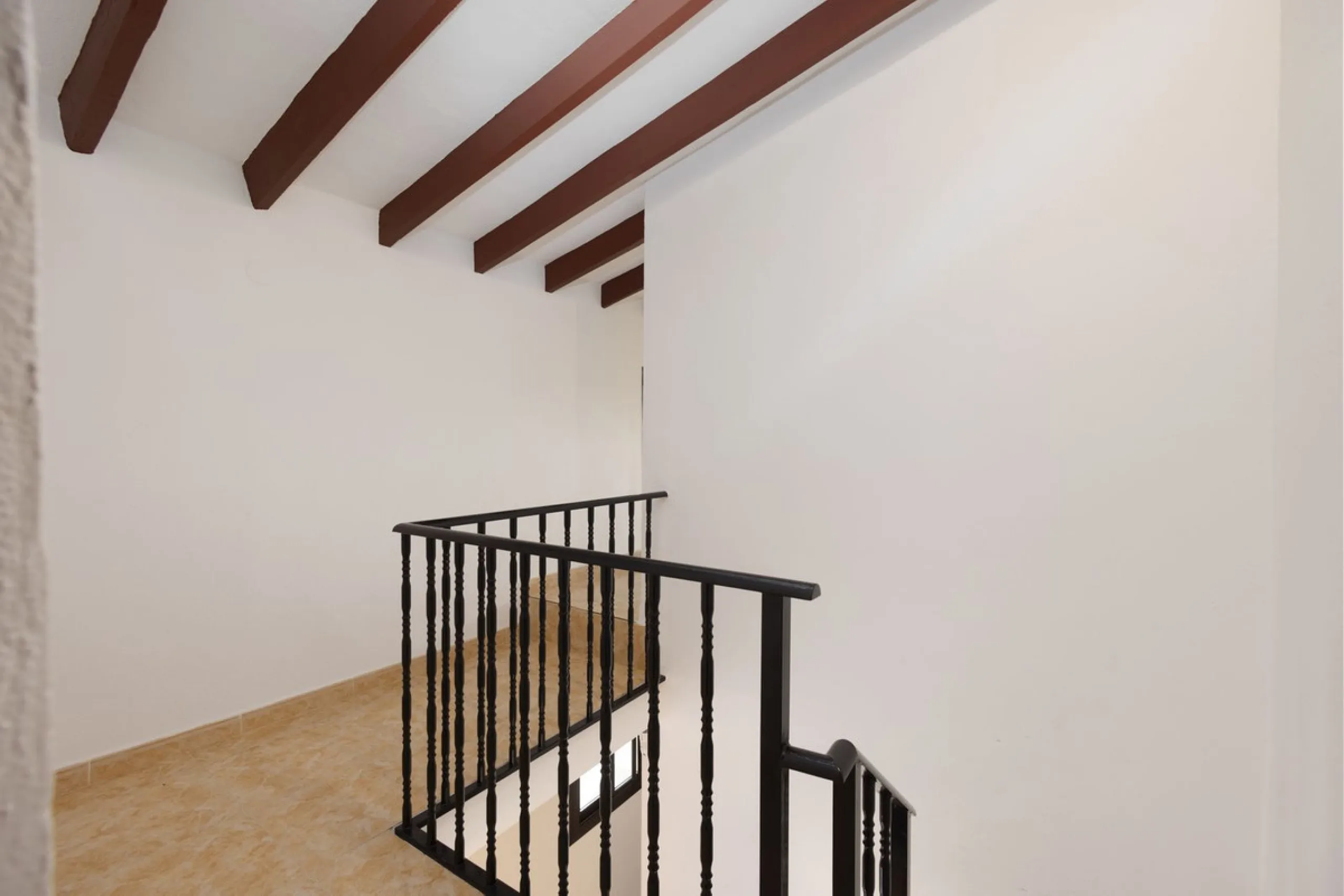 For sale: a characterful and authentic Spanish finca just 15 minutes from the lively village of Pizarra, right in the heart of Andalusia. This unique property boasts an impressive 63,766 m² of private land and features two fully independent homes — ideal 