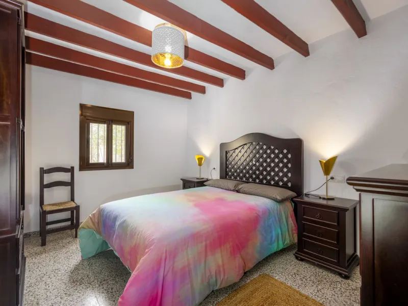 For sale: a characterful and authentic Spanish finca just 15 minutes from the lively village of Pizarra, right in the heart of Andalusia. This unique property boasts an impressive 63,766 m² of private land and features two fully independent homes — ideal 