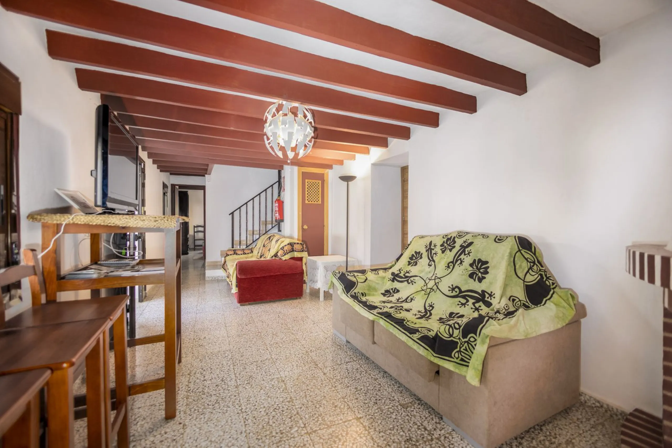 For sale: a characterful and authentic Spanish finca just 15 minutes from the lively village of Pizarra, right in the heart of Andalusia. This unique property boasts an impressive 63,766 m² of private land and features two fully independent homes — ideal 