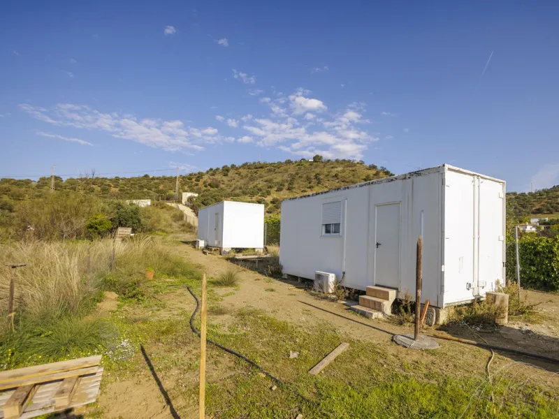 For sale: a characterful and authentic Spanish finca just 15 minutes from the lively village of Pizarra, right in the heart of Andalusia. This unique property boasts an impressive 63,766 m² of private land and features two fully independent homes — ideal 