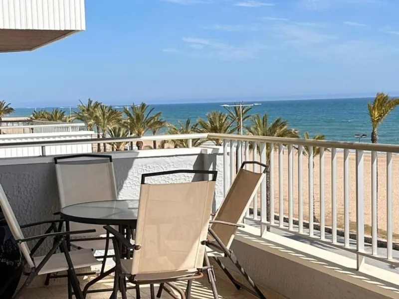 Frontline sea view apartment in Segur de Calafell
