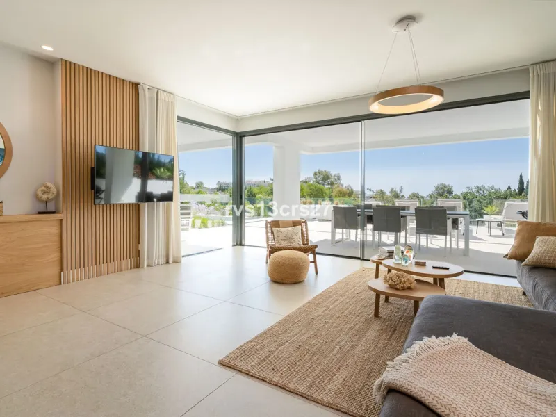 Apartment - Middle Floor Apartment в продаже в Benahavís, Málaga. В доме 2 спален и 2 ванных комнат. Площадь дома 112 м². Площадь участка 92 м²