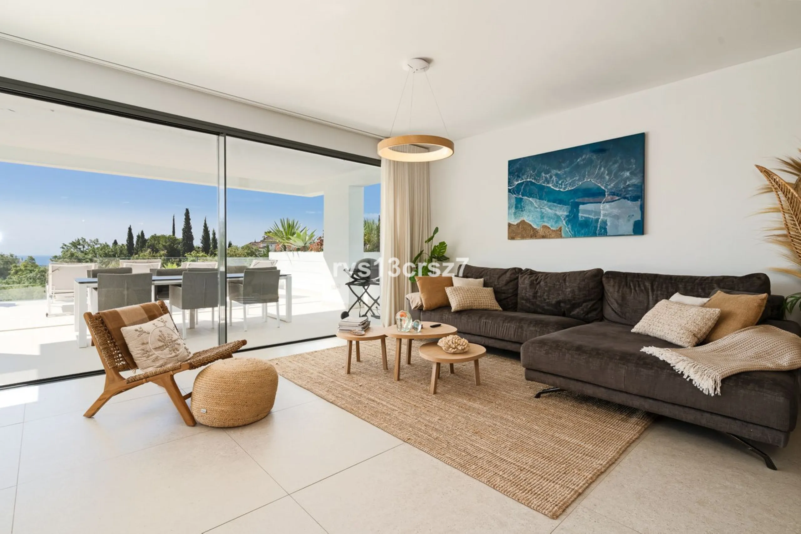 Apartment - Middle Floor Apartment в продаже в Benahavís, Málaga. В доме 2 спален и 2 ванных комнат. Площадь дома 112 м². Площадь участка 92 м²