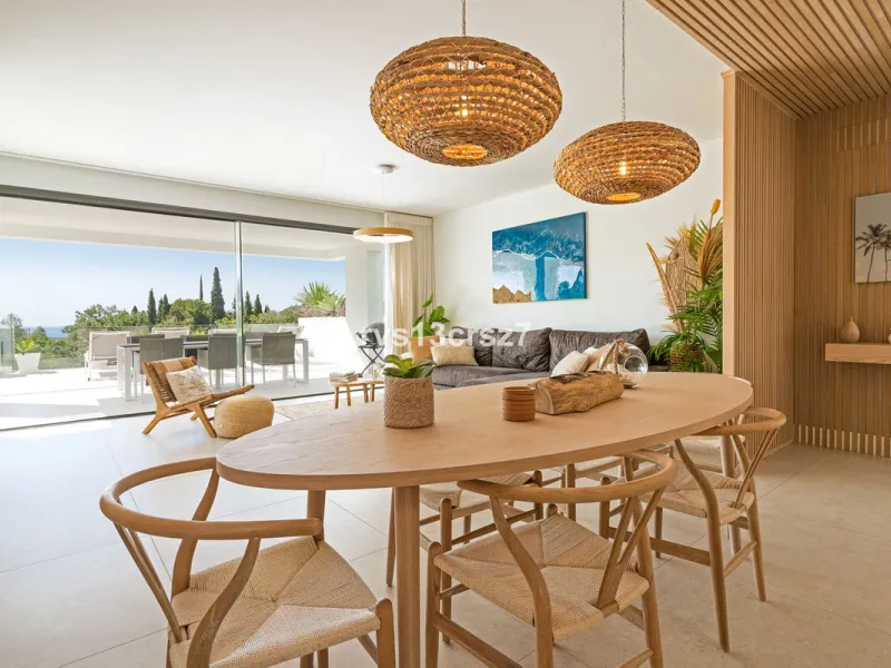Apartment - Middle Floor Apartment в продаже в Benahavís, Málaga. В доме 2 спален и 2 ванных комнат. Площадь дома 112 м². Площадь участка 92 м²