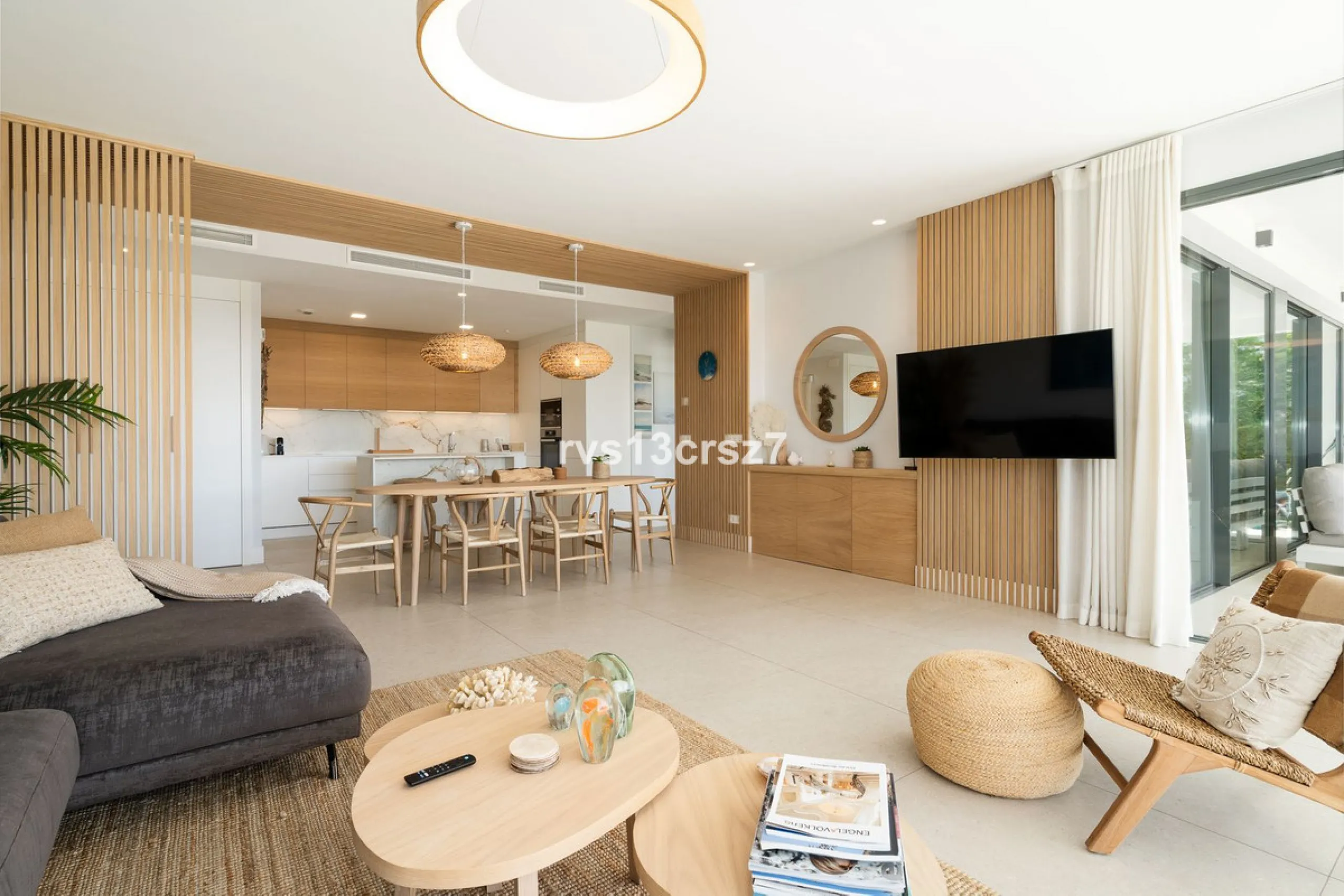 Apartment - Middle Floor Apartment в продаже в Benahavís, Málaga. В доме 2 спален и 2 ванных комнат. Площадь дома 112 м². Площадь участка 92 м²