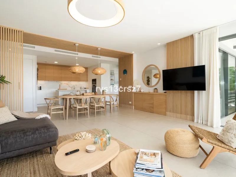 Apartment - Middle Floor Apartment в продаже в Benahavís, Málaga. В доме 2 спален и 2 ванных комнат. Площадь дома 112 м². Площадь участка 92 м²
