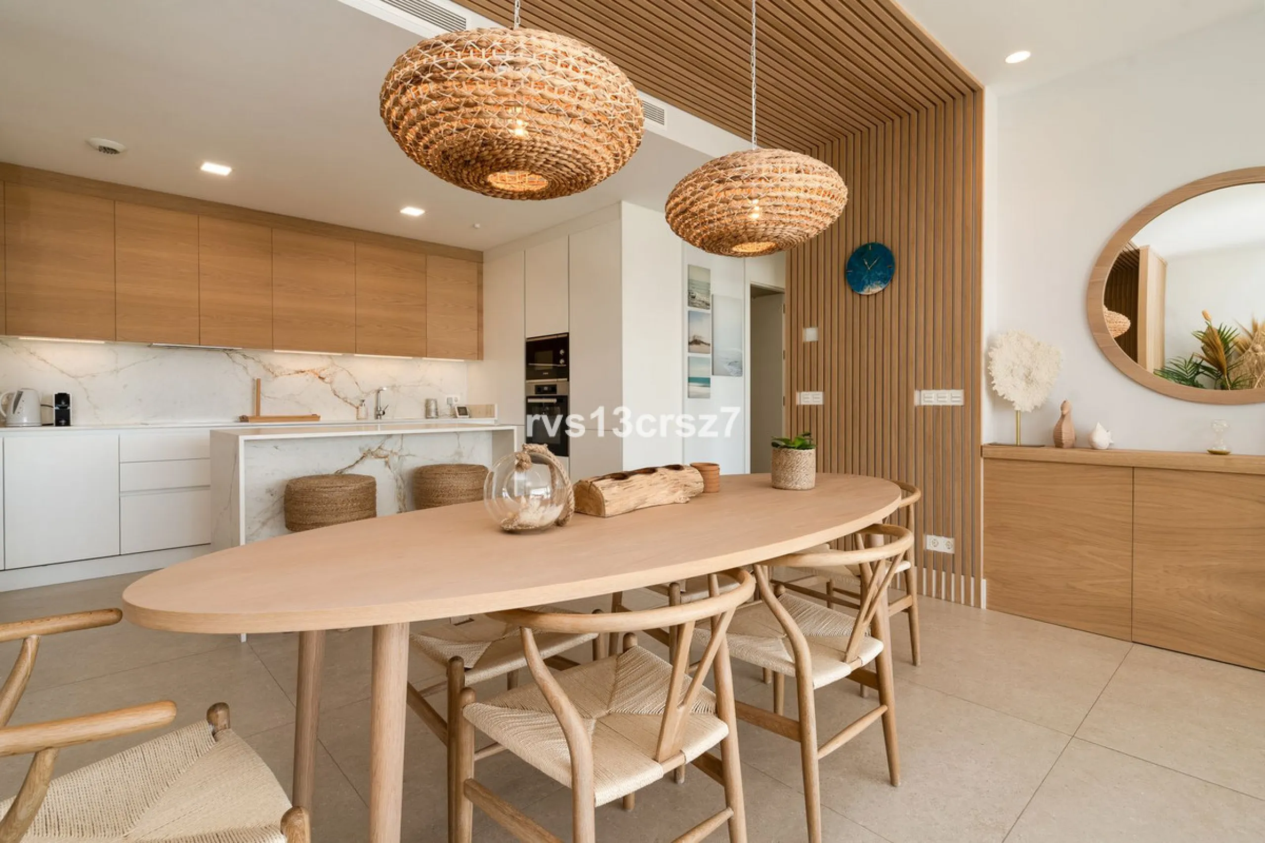 Apartment - Middle Floor Apartment в продаже в Benahavís, Málaga. В доме 2 спален и 2 ванных комнат. Площадь дома 112 м². Площадь участка 92 м²