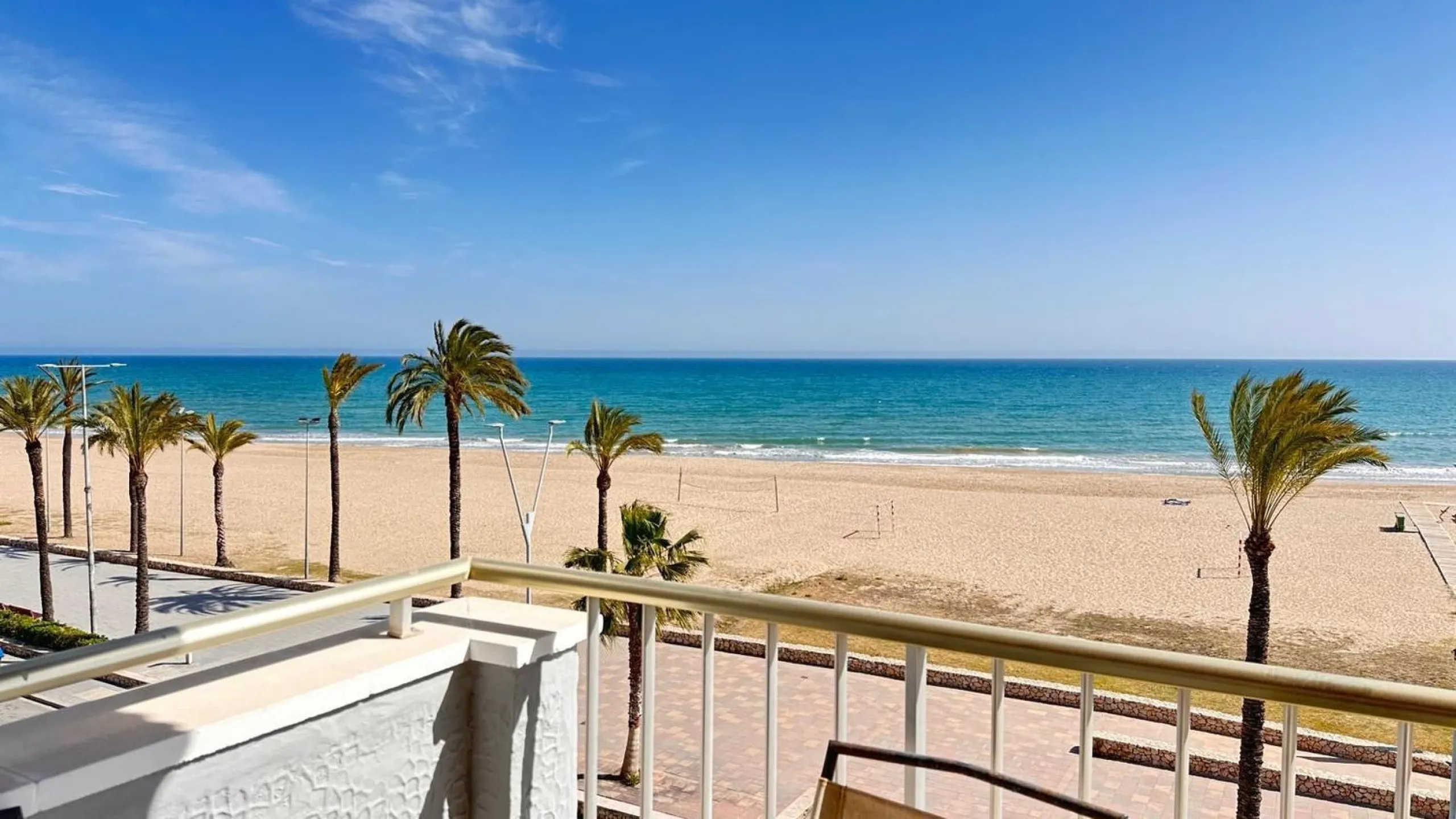 Frontline sea view apartment in Segur de Calafell