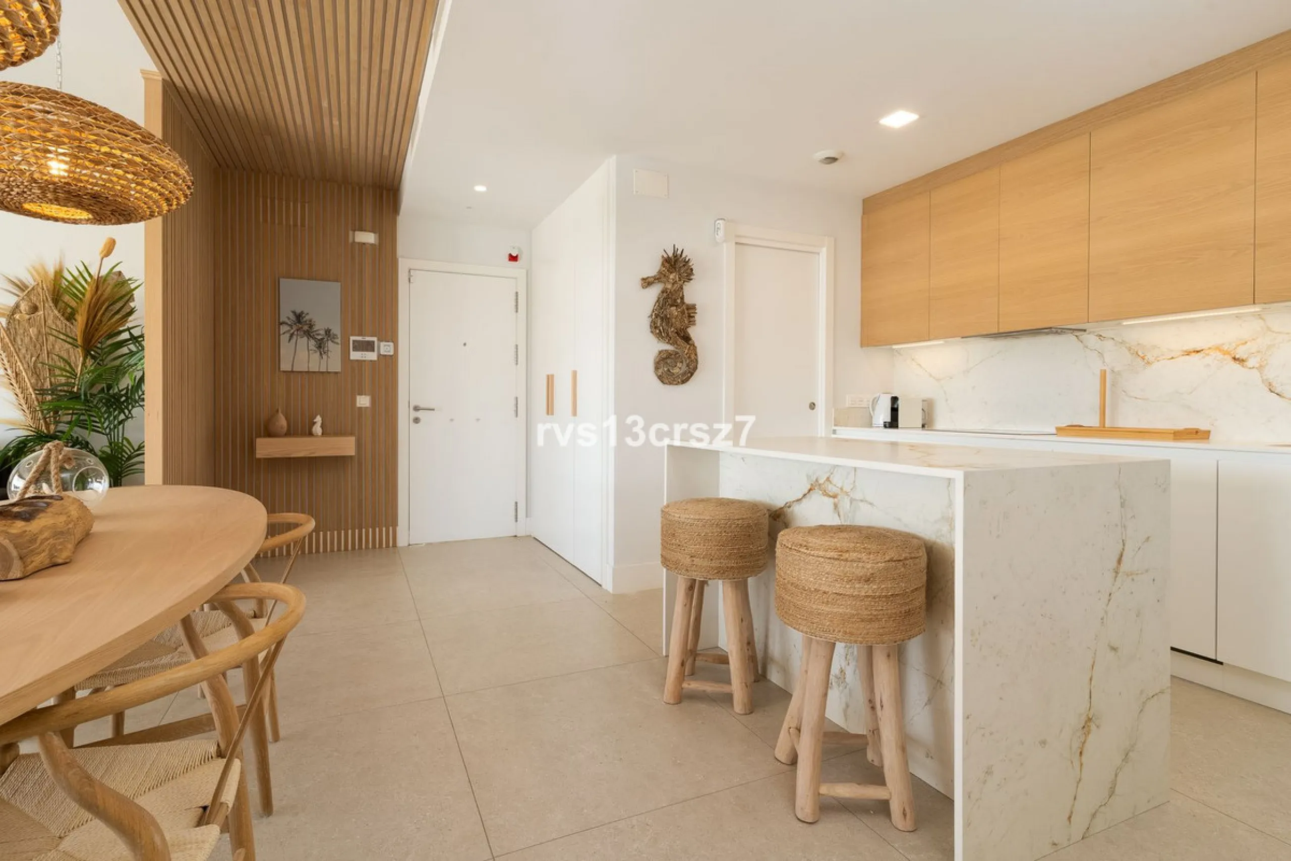 Apartment - Middle Floor Apartment в продаже в Benahavís, Málaga. В доме 2 спален и 2 ванных комнат. Площадь дома 112 м². Площадь участка 92 м²