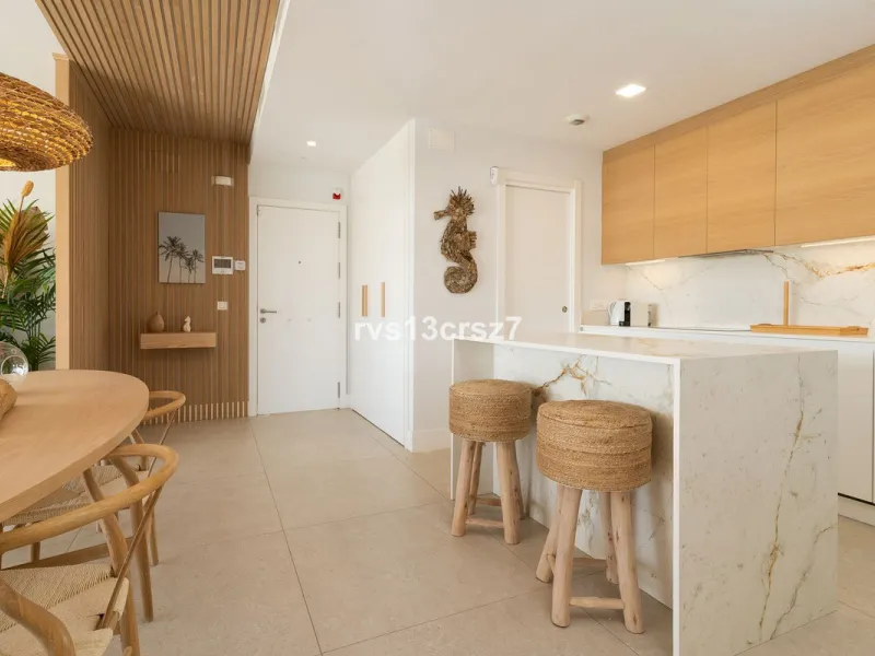 Apartment - Middle Floor Apartment в продаже в Benahavís, Málaga. В доме 2 спален и 2 ванных комнат. Площадь дома 112 м². Площадь участка 92 м²
