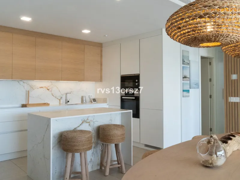 Apartment - Middle Floor Apartment в продаже в Benahavís, Málaga. В доме 2 спален и 2 ванных комнат. Площадь дома 112 м². Площадь участка 92 м²