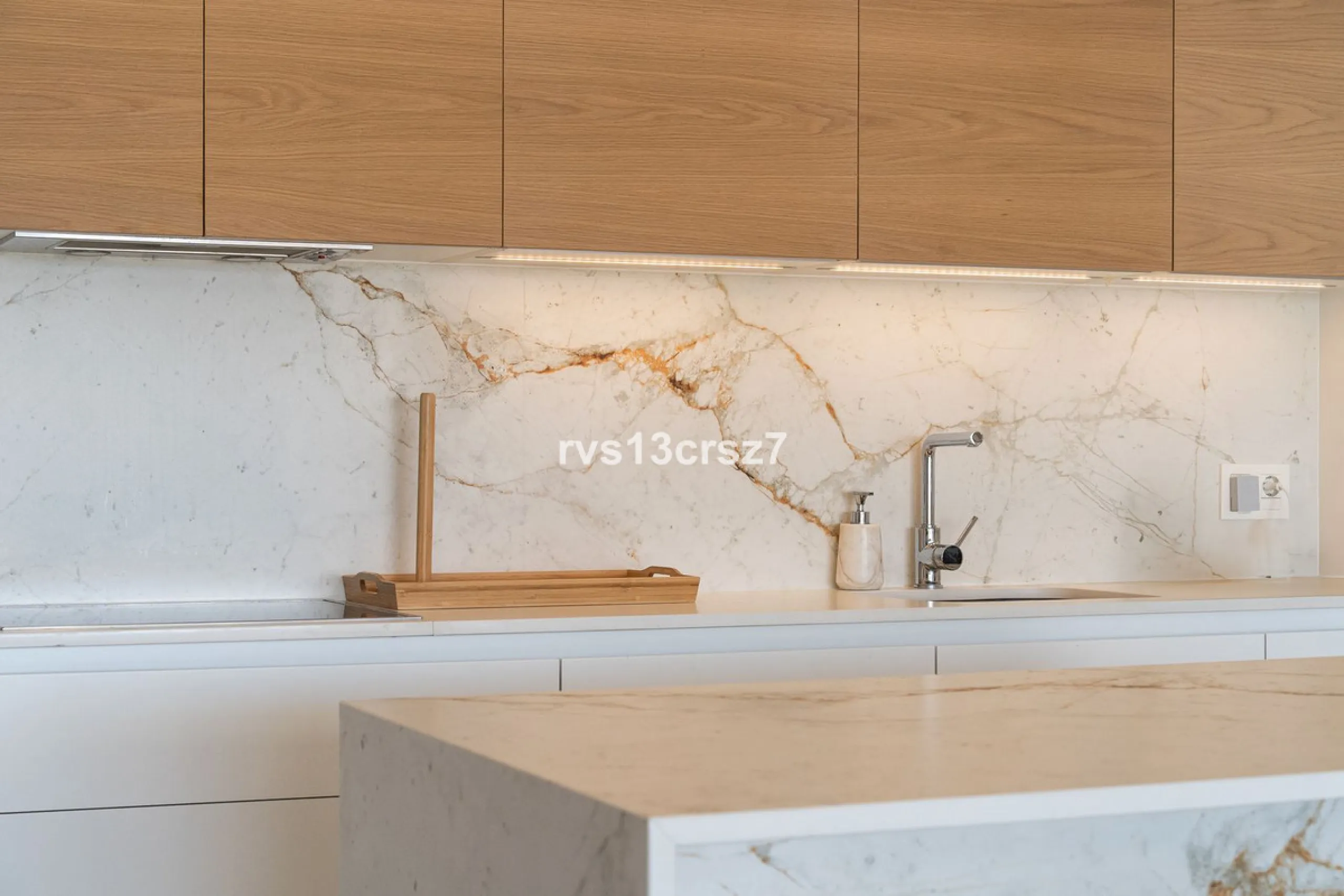 Apartment - Middle Floor Apartment в продаже в Benahavís, Málaga. В доме 2 спален и 2 ванных комнат. Площадь дома 112 м². Площадь участка 92 м²