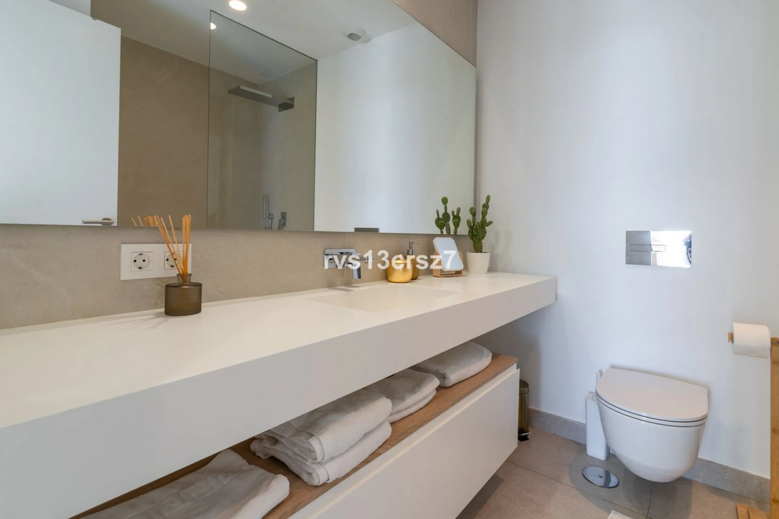 Apartment - Middle Floor Apartment в продаже в Benahavís, Málaga. В доме 2 спален и 2 ванных комнат. Площадь дома 112 м². Площадь участка 92 м²