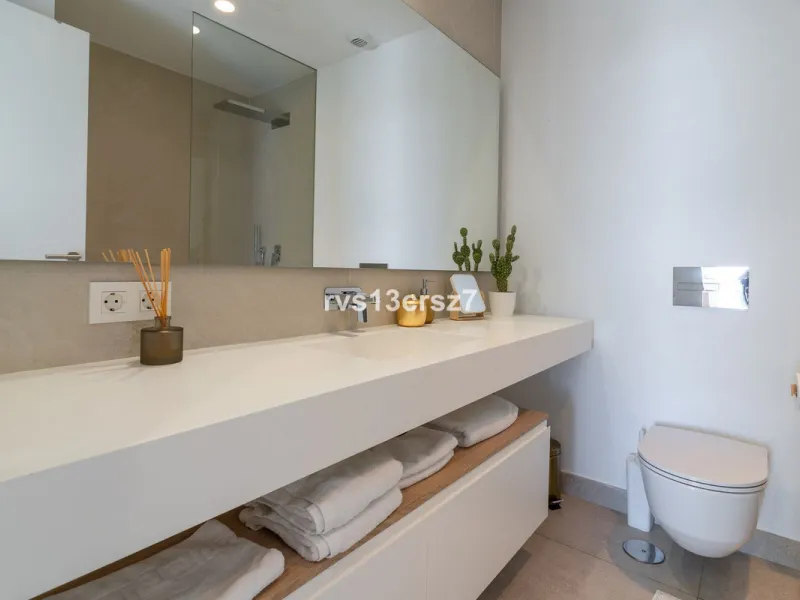 Apartment - Middle Floor Apartment в продаже в Benahavís, Málaga. В доме 2 спален и 2 ванных комнат. Площадь дома 112 м². Площадь участка 92 м²