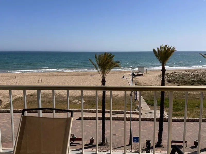 Frontline sea view apartment in Segur de Calafell