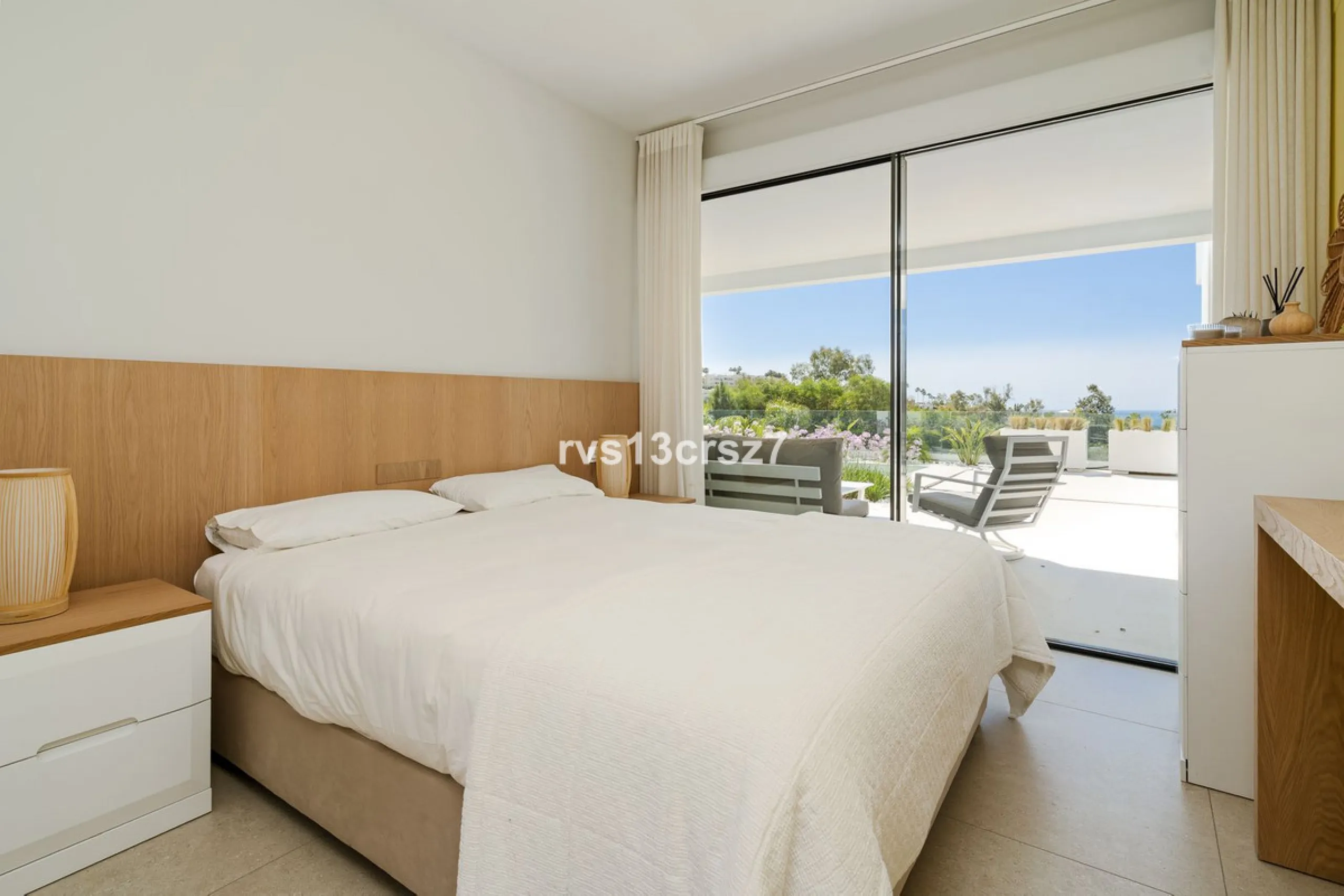 Apartment - Middle Floor Apartment в продаже в Benahavís, Málaga. В доме 2 спален и 2 ванных комнат. Площадь дома 112 м². Площадь участка 92 м²