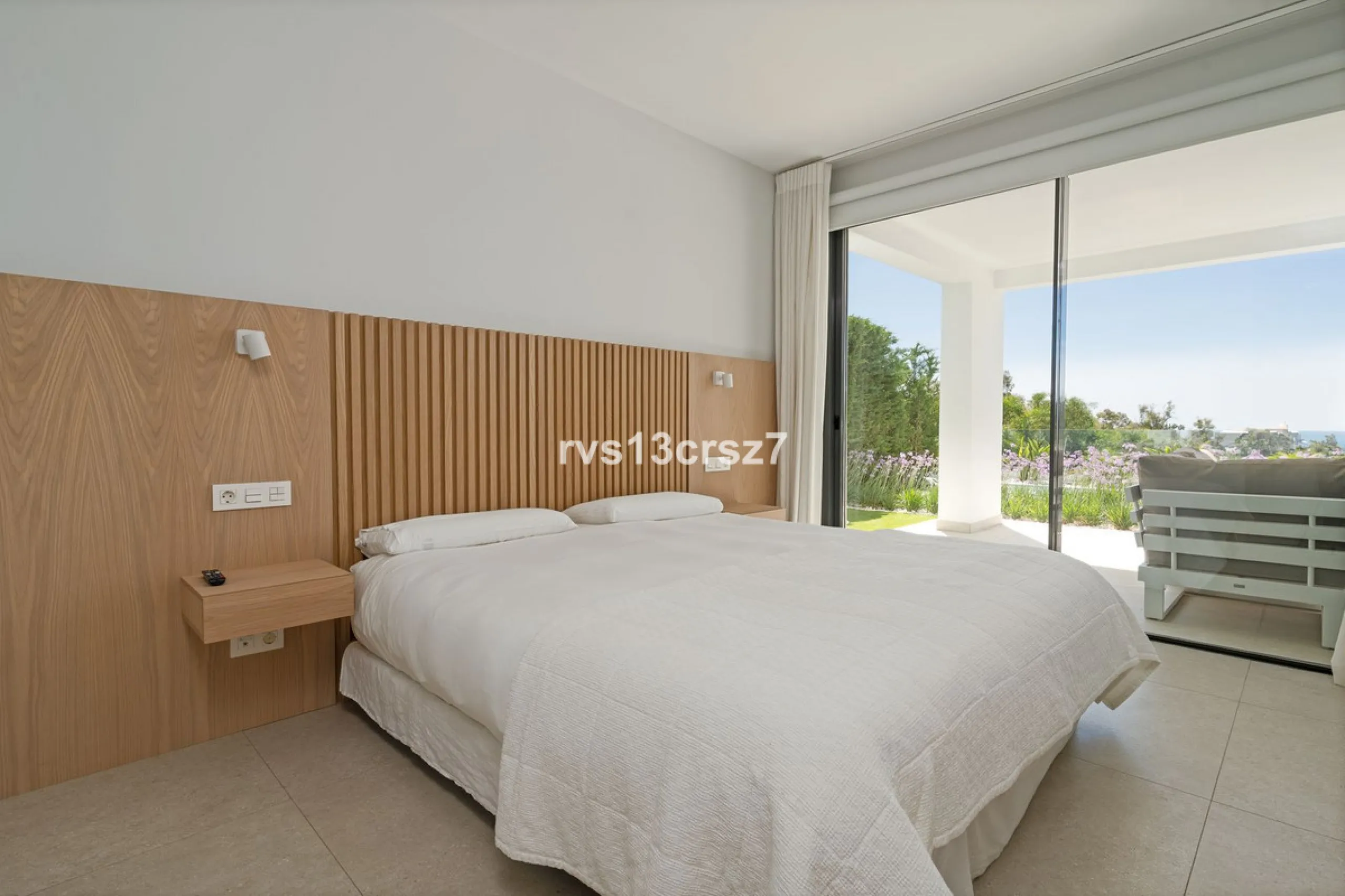 Apartment - Middle Floor Apartment в продаже в Benahavís, Málaga. В доме 2 спален и 2 ванных комнат. Площадь дома 112 м². Площадь участка 92 м²