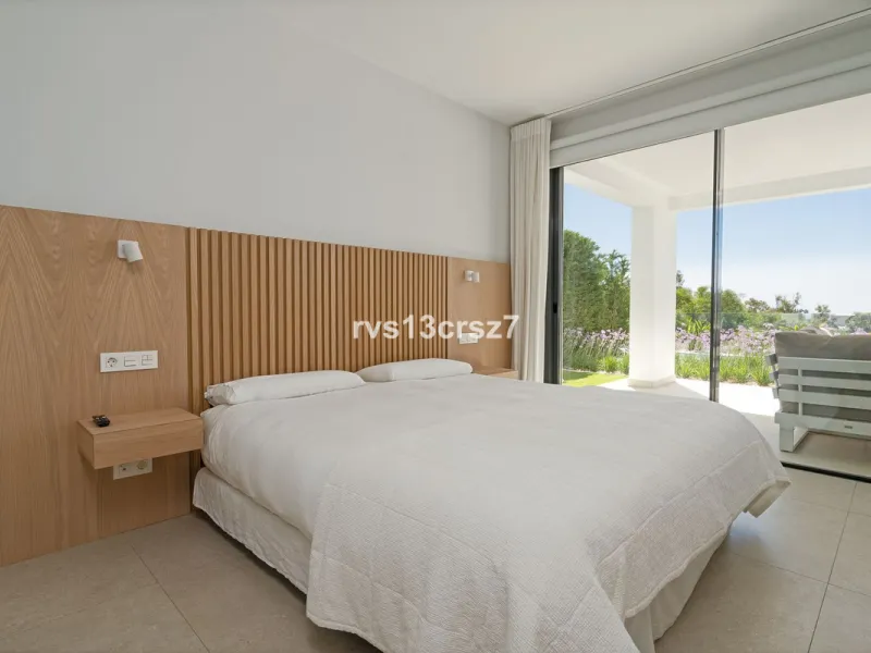 Apartment - Middle Floor Apartment в продаже в Benahavís, Málaga. В доме 2 спален и 2 ванных комнат. Площадь дома 112 м². Площадь участка 92 м²