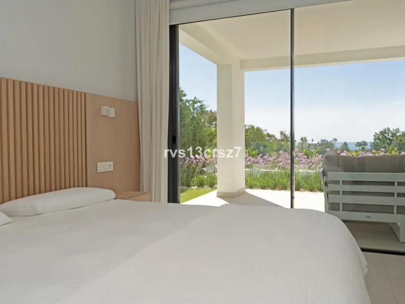 Apartment - Middle Floor Apartment в продаже в Benahavís, Málaga. В доме 2 спален и 2 ванных комнат. Площадь дома 112 м². Площадь участка 92 м²
