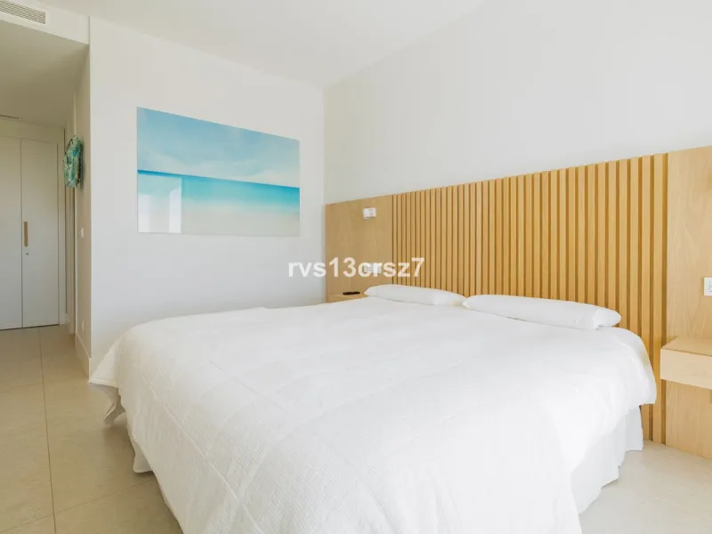 Apartment - Middle Floor Apartment в продаже в Benahavís, Málaga. В доме 2 спален и 2 ванных комнат. Площадь дома 112 м². Площадь участка 92 м²