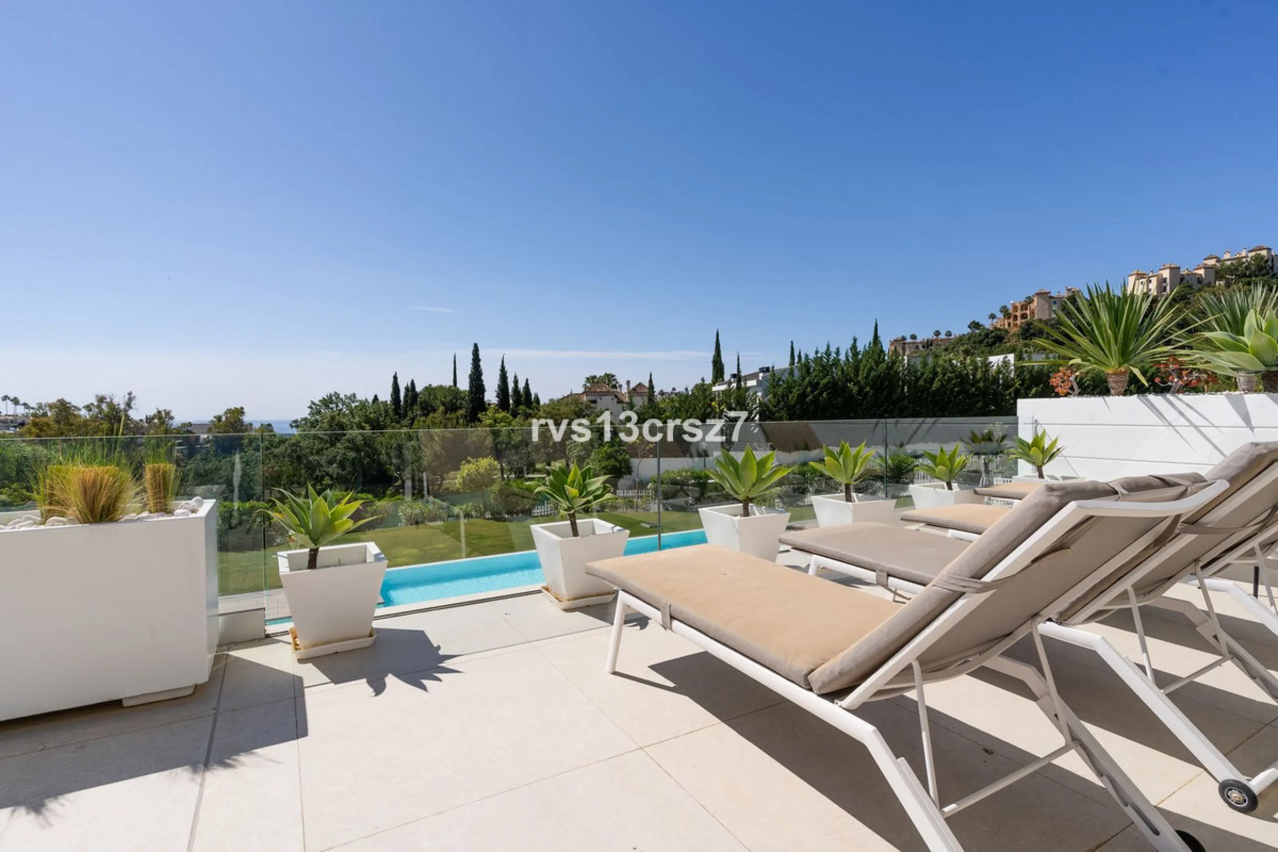 Apartment - Middle Floor Apartment в продаже в Benahavís, Málaga. В доме 2 спален и 2 ванных комнат. Площадь дома 112 м². Площадь участка 92 м²