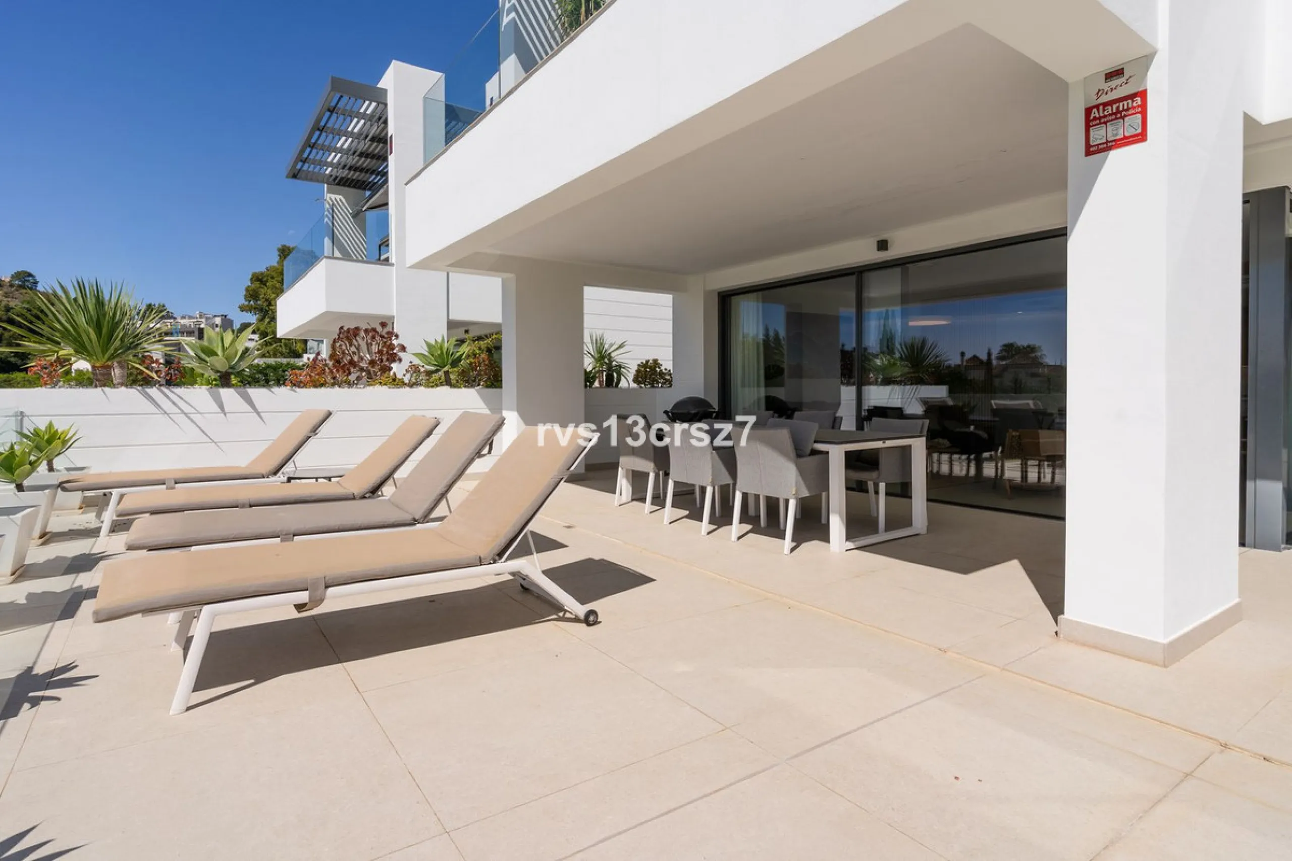 Apartment - Middle Floor Apartment в продаже в Benahavís, Málaga. В доме 2 спален и 2 ванных комнат. Площадь дома 112 м². Площадь участка 92 м²