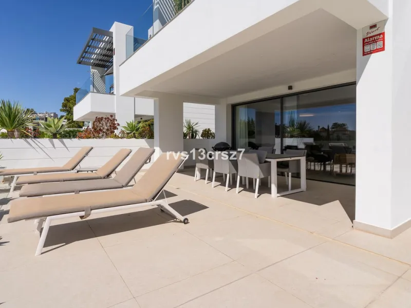 Apartment - Middle Floor Apartment в продаже в Benahavís, Málaga. В доме 2 спален и 2 ванных комнат. Площадь дома 112 м². Площадь участка 92 м²