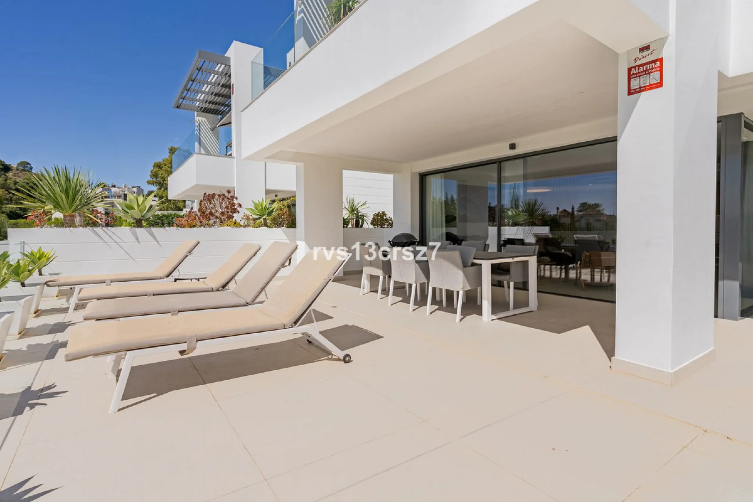Apartment - Middle Floor Apartment в продаже в Benahavís, Málaga. В доме 2 спален и 2 ванных комнат. Площадь дома 112 м². Площадь участка 92 м²