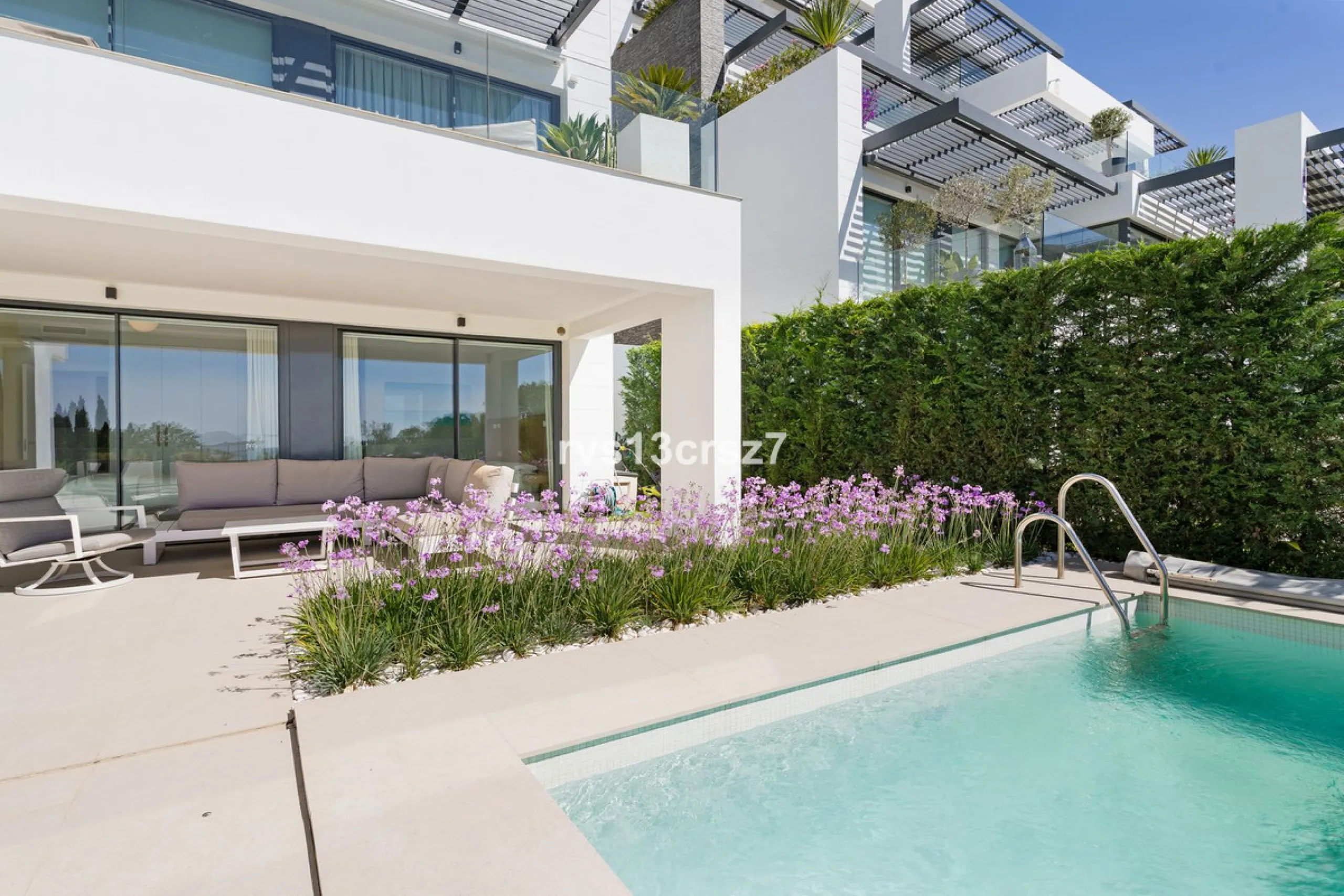 Apartment - Middle Floor Apartment в продаже в Benahavís, Málaga. В доме 2 спален и 2 ванных комнат. Площадь дома 112 м². Площадь участка 92 м²
