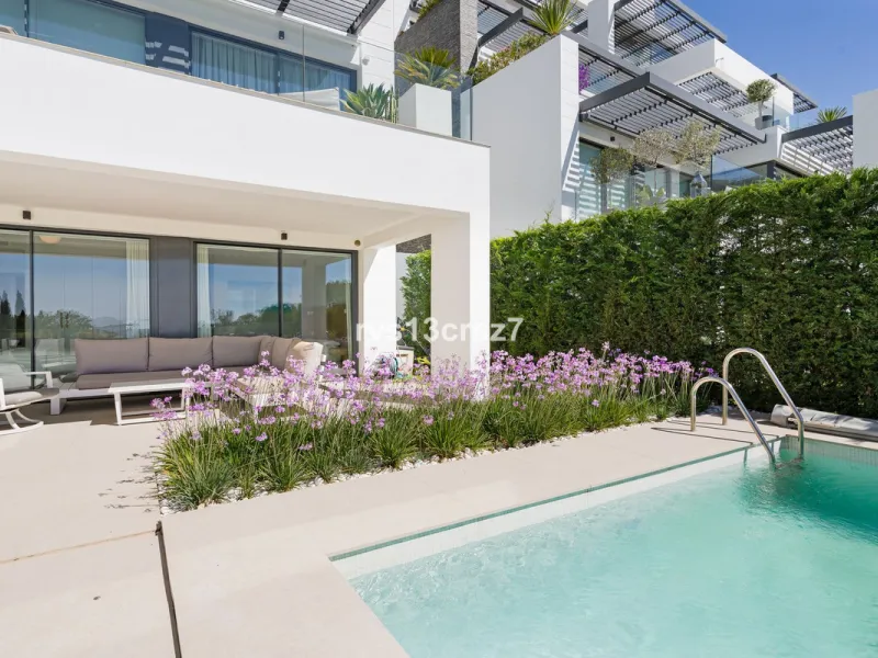 Apartment - Middle Floor Apartment в продаже в Benahavís, Málaga. В доме 2 спален и 2 ванных комнат. Площадь дома 112 м². Площадь участка 92 м²