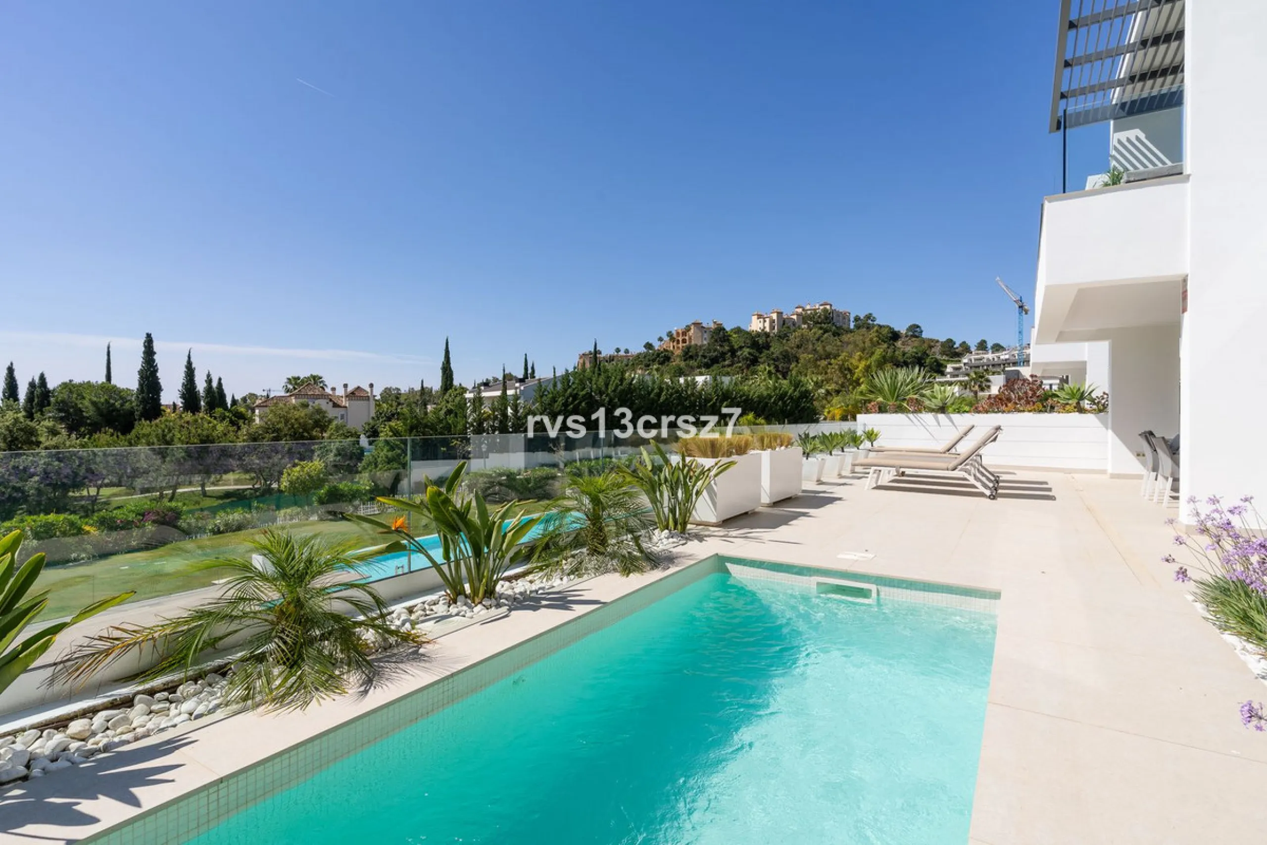 Apartment - Middle Floor Apartment в продаже в Benahavís, Málaga. В доме 2 спален и 2 ванных комнат. Площадь дома 112 м². Площадь участка 92 м²