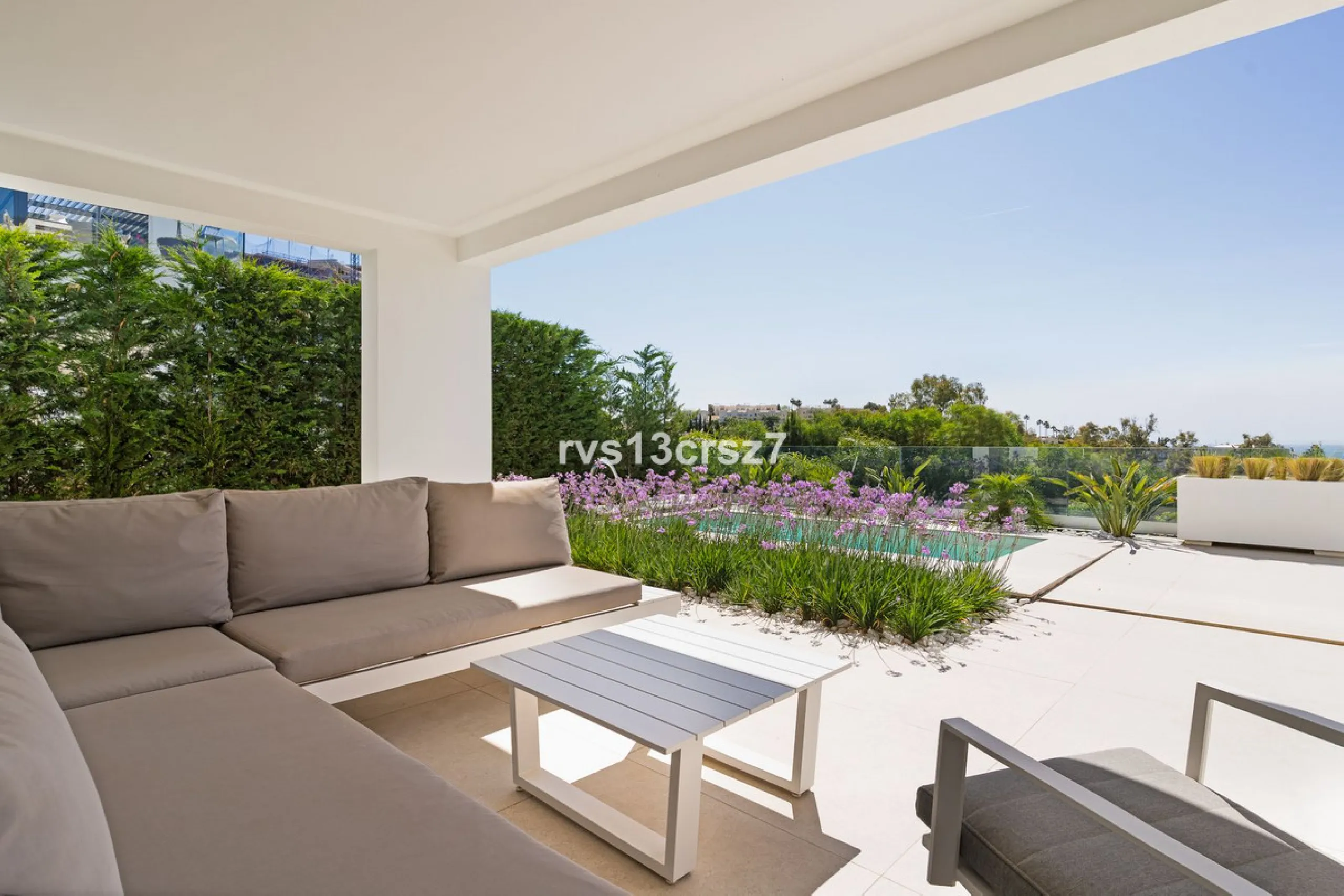 Apartment - Middle Floor Apartment в продаже в Benahavís, Málaga. В доме 2 спален и 2 ванных комнат. Площадь дома 112 м². Площадь участка 92 м²
