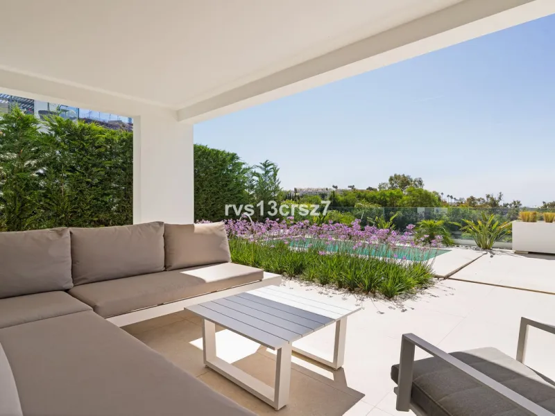 Apartment - Middle Floor Apartment в продаже в Benahavís, Málaga. В доме 2 спален и 2 ванных комнат. Площадь дома 112 м². Площадь участка 92 м²
