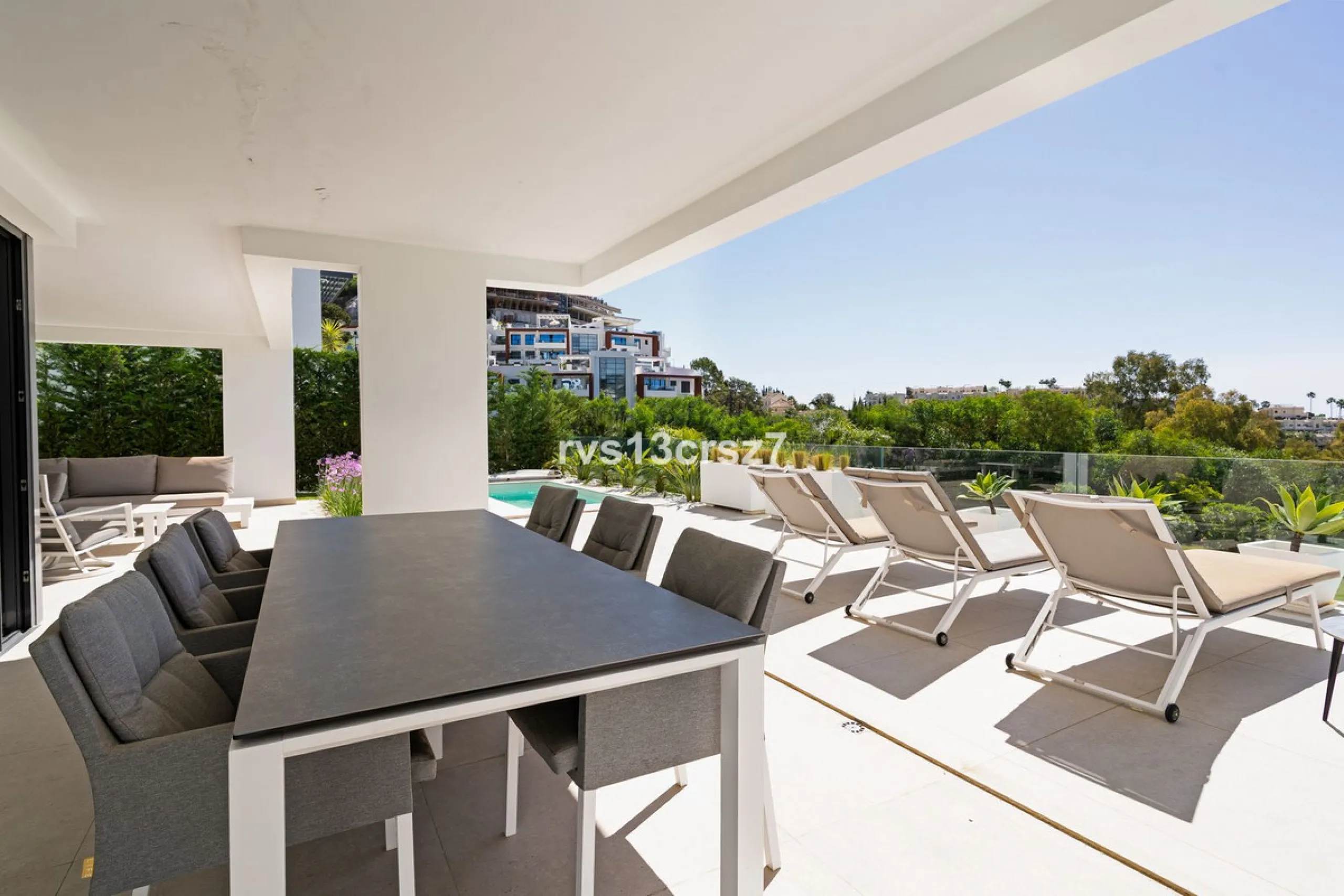 Apartment - Middle Floor Apartment в продаже в Benahavís, Málaga. В доме 2 спален и 2 ванных комнат. Площадь дома 112 м². Площадь участка 92 м²