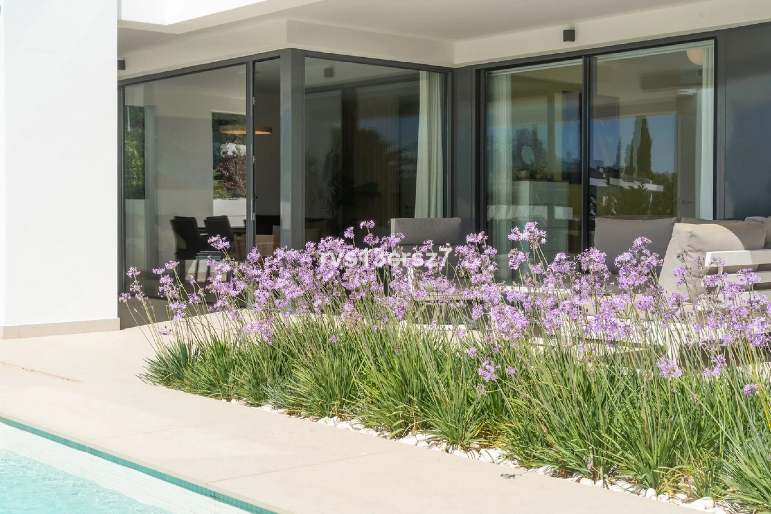 Apartment - Middle Floor Apartment в продаже в Benahavís, Málaga. В доме 2 спален и 2 ванных комнат. Площадь дома 112 м². Площадь участка 92 м²