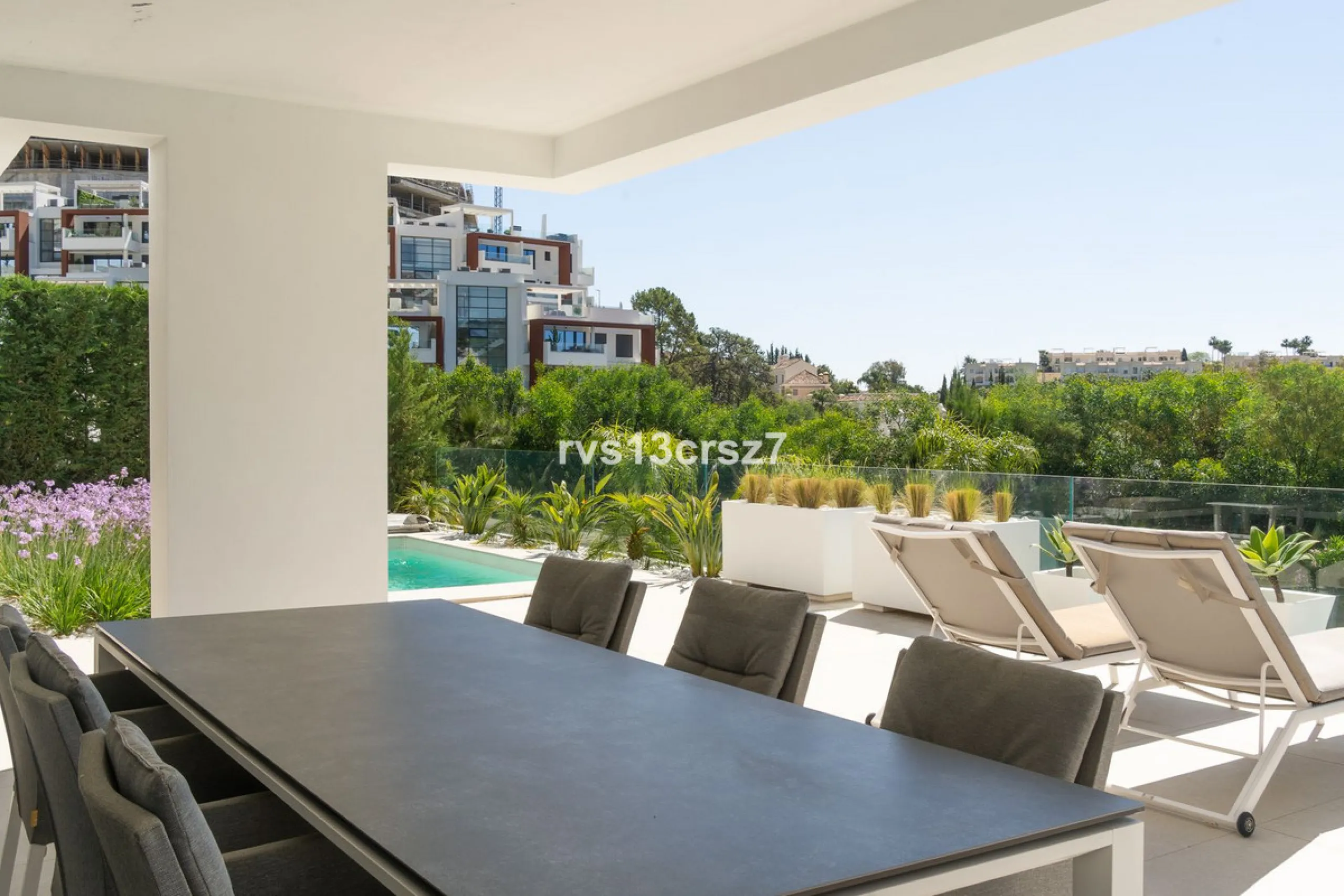 Apartment - Middle Floor Apartment в продаже в Benahavís, Málaga. В доме 2 спален и 2 ванных комнат. Площадь дома 112 м². Площадь участка 92 м²