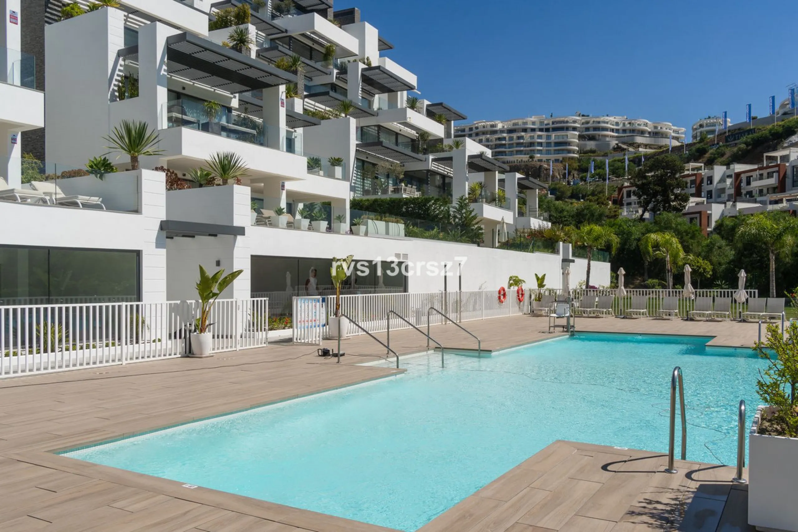 Apartment - Middle Floor Apartment в продаже в Benahavís, Málaga. В доме 2 спален и 2 ванных комнат. Площадь дома 112 м². Площадь участка 92 м²