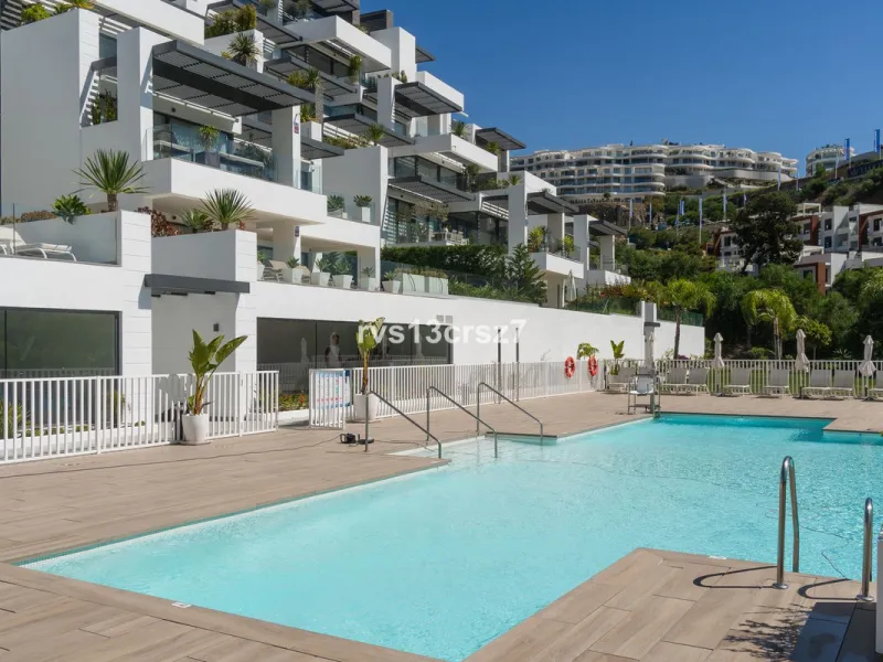 Apartment - Middle Floor Apartment в продаже в Benahavís, Málaga. В доме 2 спален и 2 ванных комнат. Площадь дома 112 м². Площадь участка 92 м²