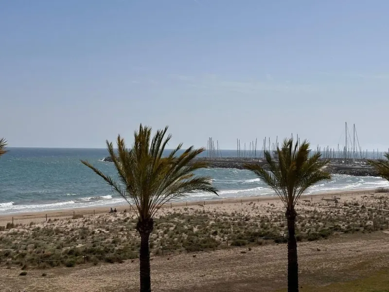 Frontline sea view apartment in Segur de Calafell