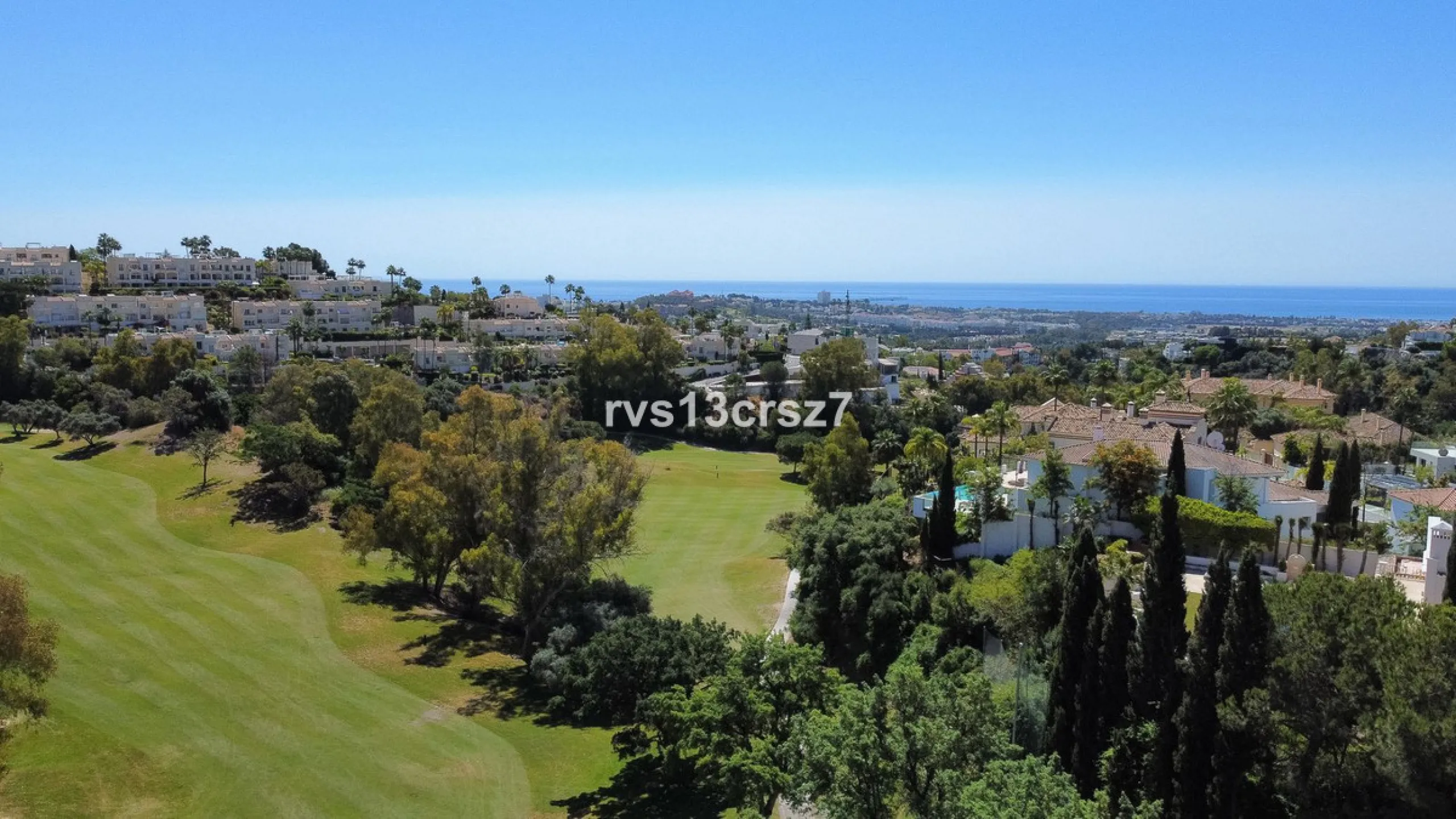 Apartment - Middle Floor Apartment в продаже в Benahavís, Málaga. В доме 2 спален и 2 ванных комнат. Площадь дома 112 м². Площадь участка 92 м²